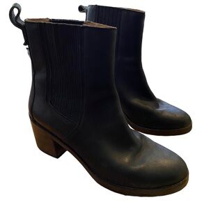 UGG BLACK LEATHER HEELED PULL ON BOOTS SZ 9.5